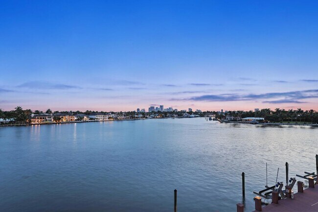 Building Photo - 511 Bayshore Dr