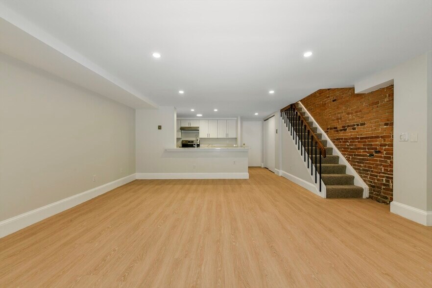 Primary Photo - 97 Appleton St