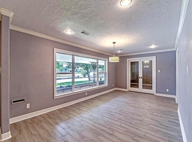 Building Photo - 3318 N Braeswood Blvd