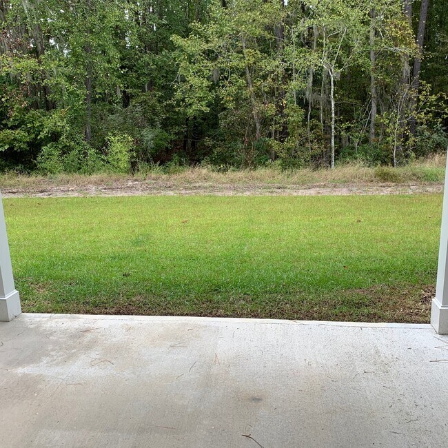 Building Photo - Very well maintained Townhouse