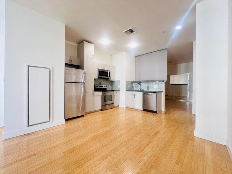 Building Photo - 3810 Wilshire Blvd