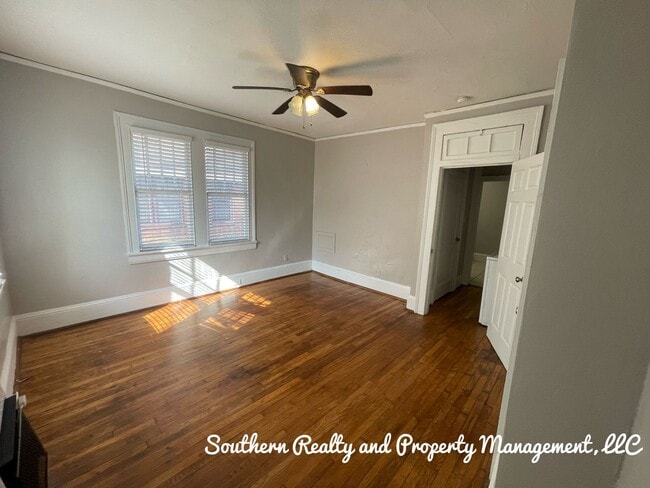 Building Photo - Newly Renovated Duplex