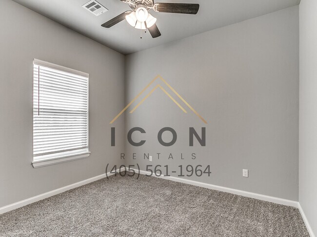 Building Photo - 4512 Oasis Ln