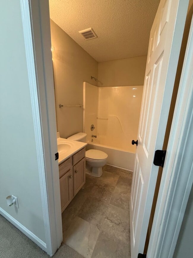 Building Photo - MOVE IN SPECIAL!! $500 OFF FIRST FULL MONTH