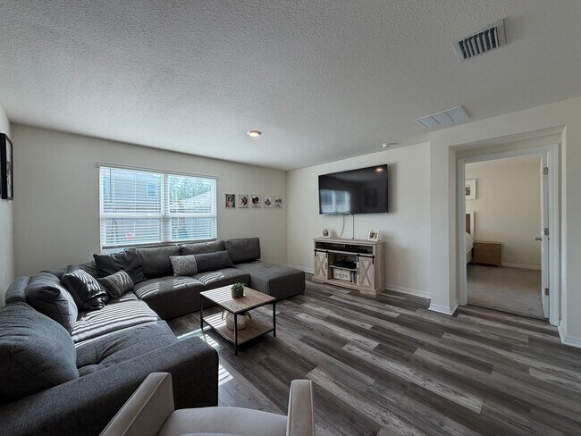 Building Photo - 4 Bed 2 Bath Home in Avalon Woods! FULLY FENCED YARD