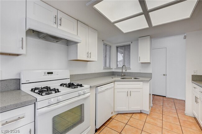 Building Photo - 707 Honeybee Ct