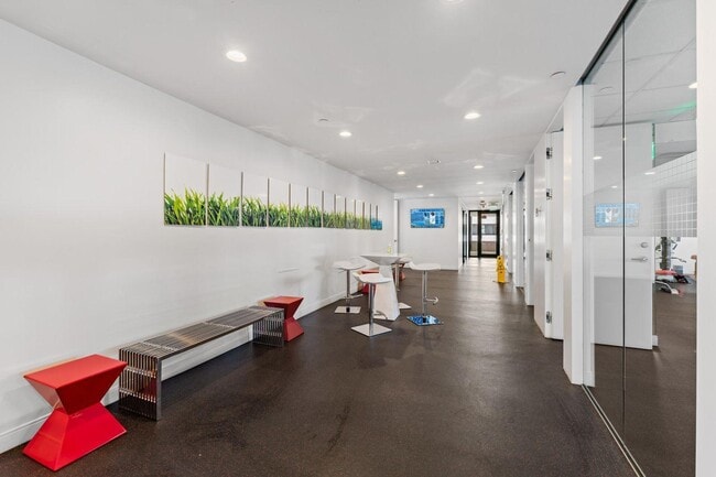 Building Photo - 529 S Flagler Dr