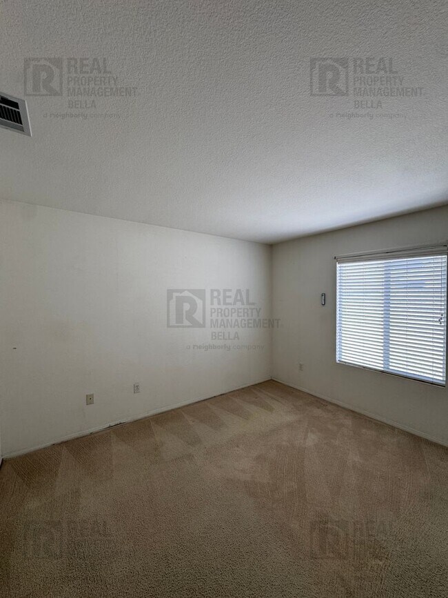 Building Photo - Charming 3 Bedroom, 2 Bathroom Home in Hemet