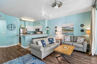 Building Photo - 9900 S Thomas Dr