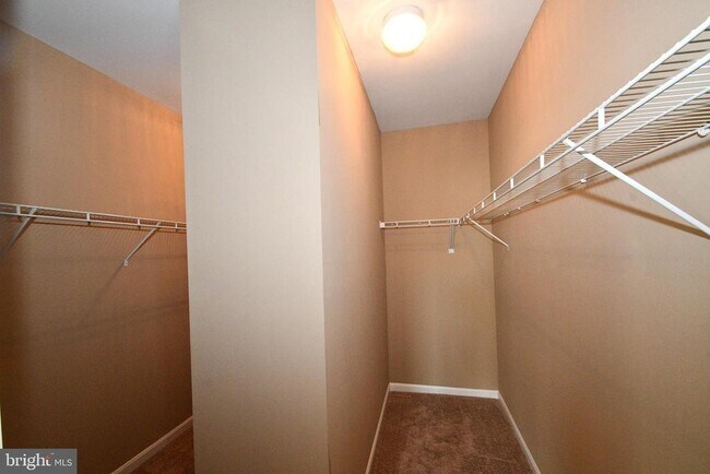 Building Photo - 9 Latham Ln