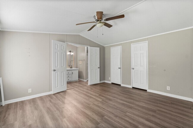 Building Photo - 350 Briar Dr