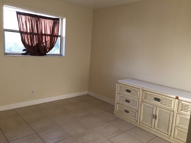 Building Photo - Nice 2-1 Condo Apartment with Central AC, ...