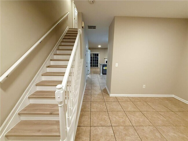 Building Photo - 1527 Cove Creek Cir