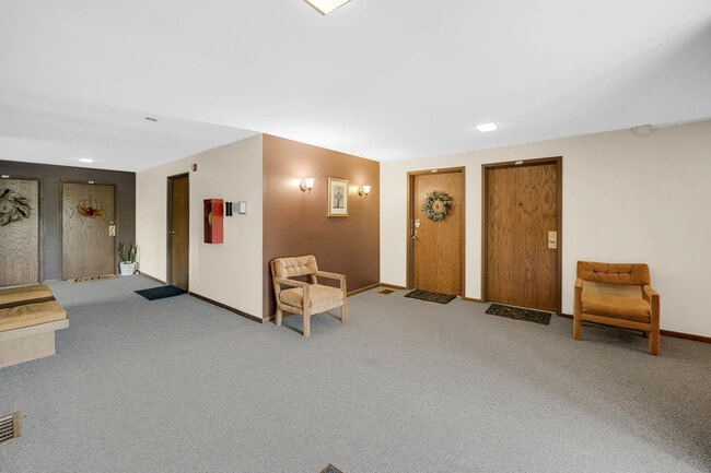 Building Photo - 7300 Fairview Ave