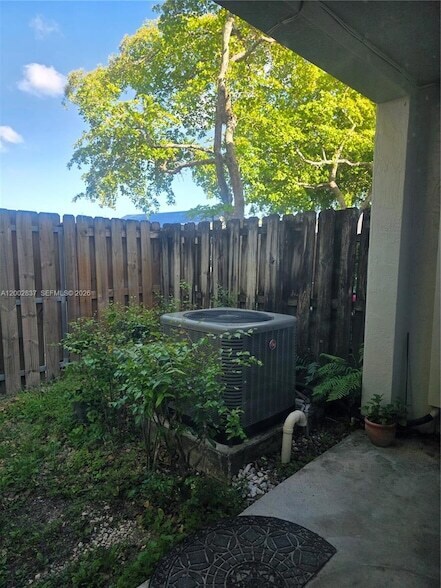 Building Photo - 14055 SW 120th Ct