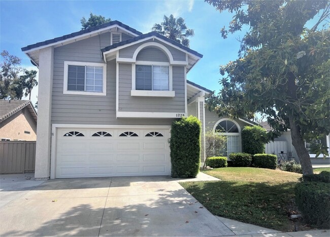 Primary Photo - 1228 Scenic View St