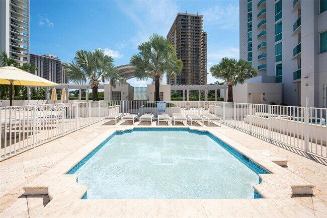 Building Photo - 19400 Turnberry Way