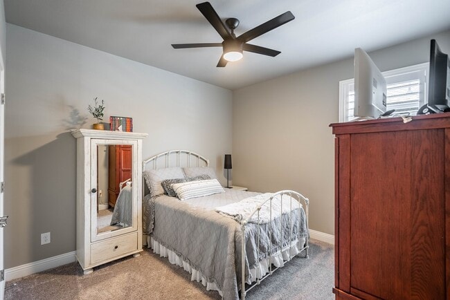 Building Photo - 11 Los Campos Dr