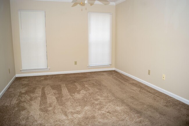 Building Photo - 1615 Woodmere Loop