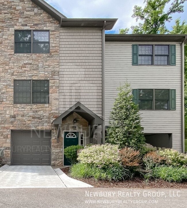 Building Photo - 147 Banksville Pl