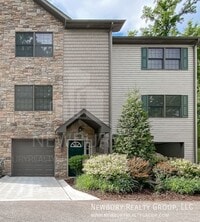 Building Photo - 147 Banksville Pl