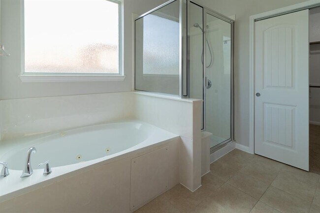 Building Photo - 2102 Monticello Ct