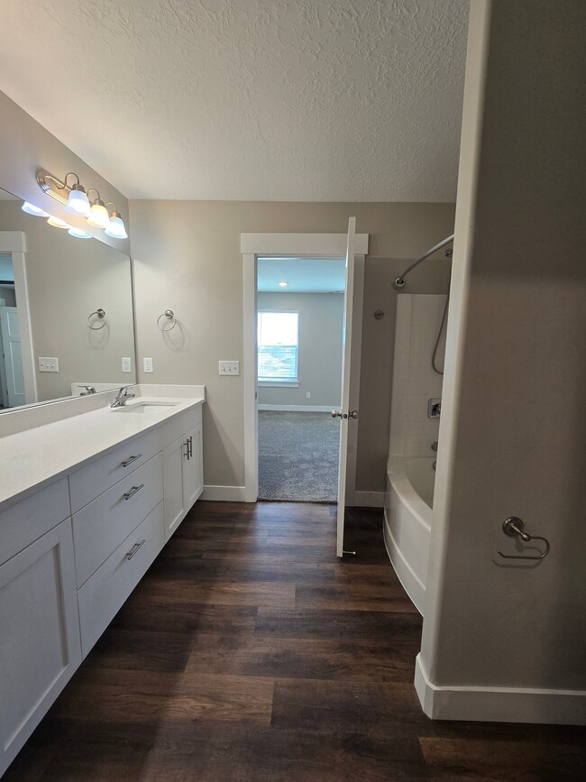 Building Photo - 1720 Stone Creek Way