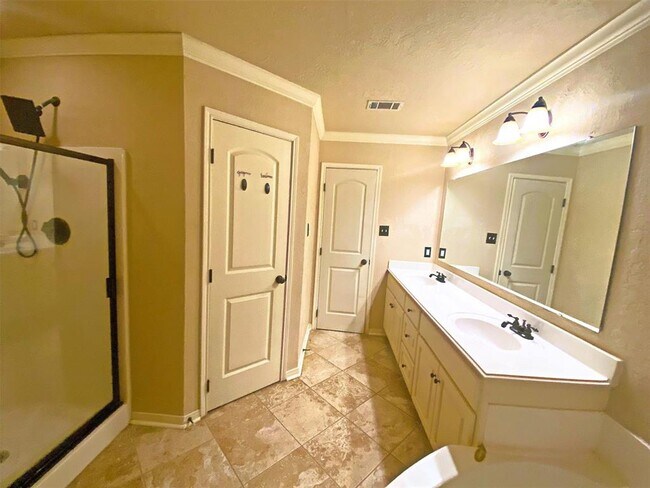 Building Photo - 16318 Long Valley Ct