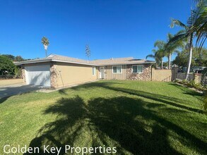 Building Photo - Remodeled San Marcos corner property.