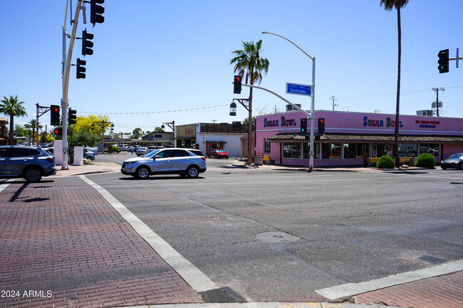 Building Photo - 4020 N Scottsdale Rd