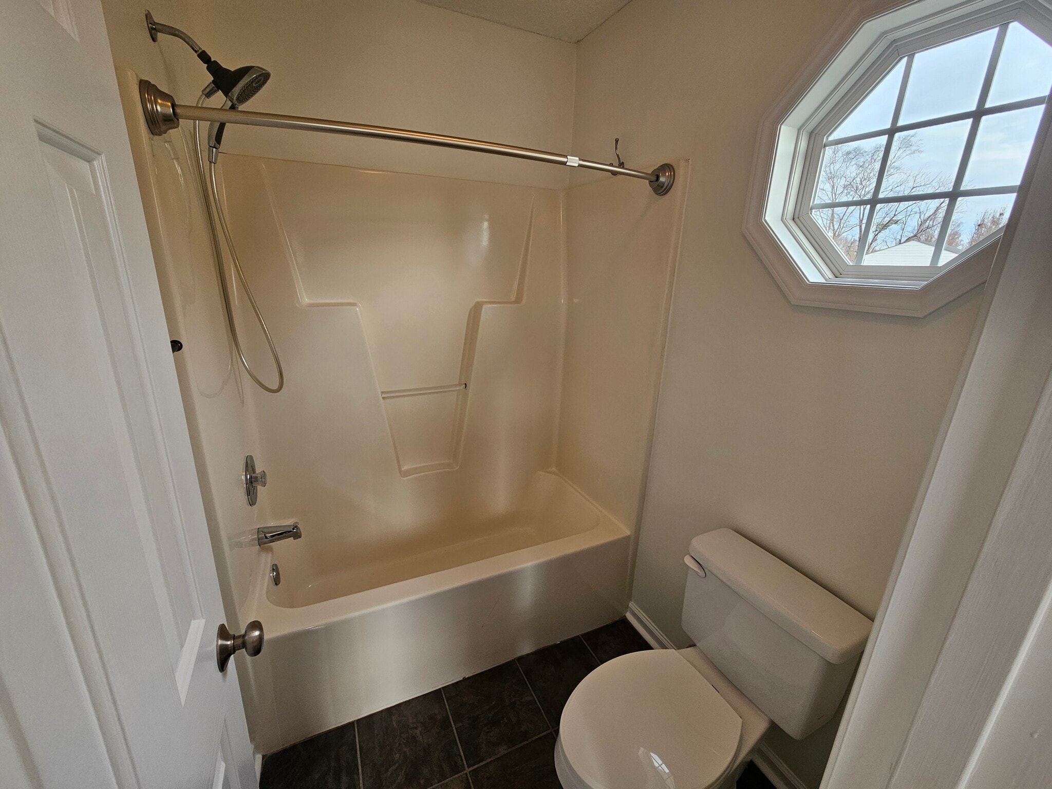 Building Photo - 1503 Flushing Dr