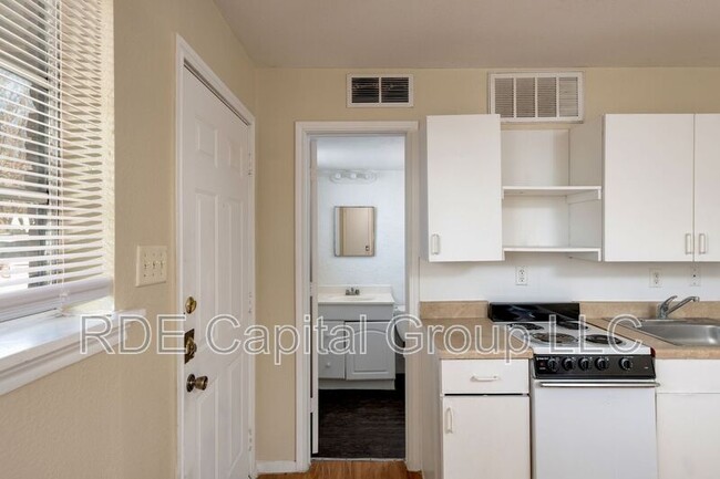 Building Photo - 4525 Columbia Ave