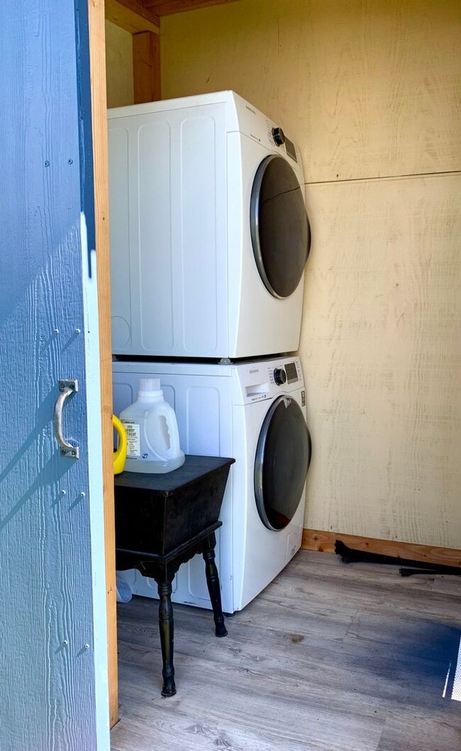 Building Photo - Cute and Quaint One bedroom in Petaluma. P...