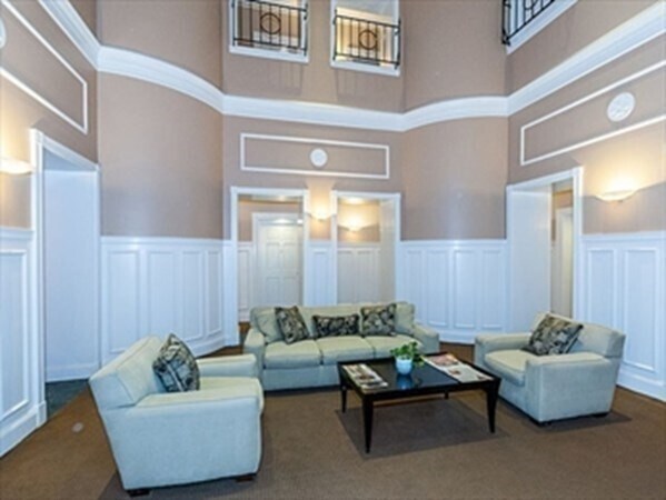 Building Photo - 416 Marlborough St