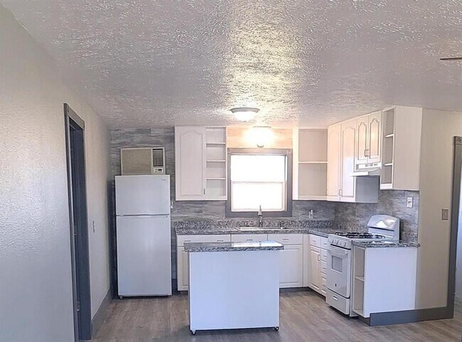 Building Photo - 7617 Delavan Dr