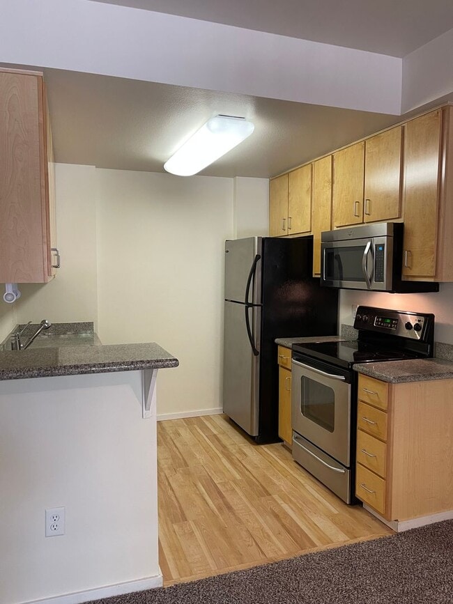 Building Photo - Beautiful Condo off Ellsworth!