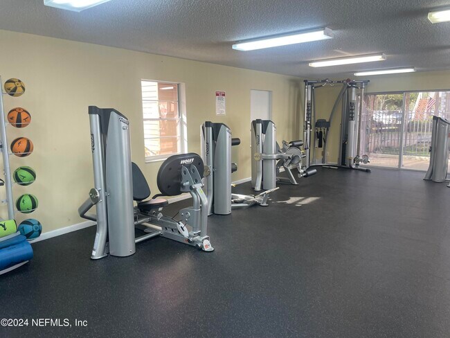 Building Photo - 8820 Royal Palm Blvd