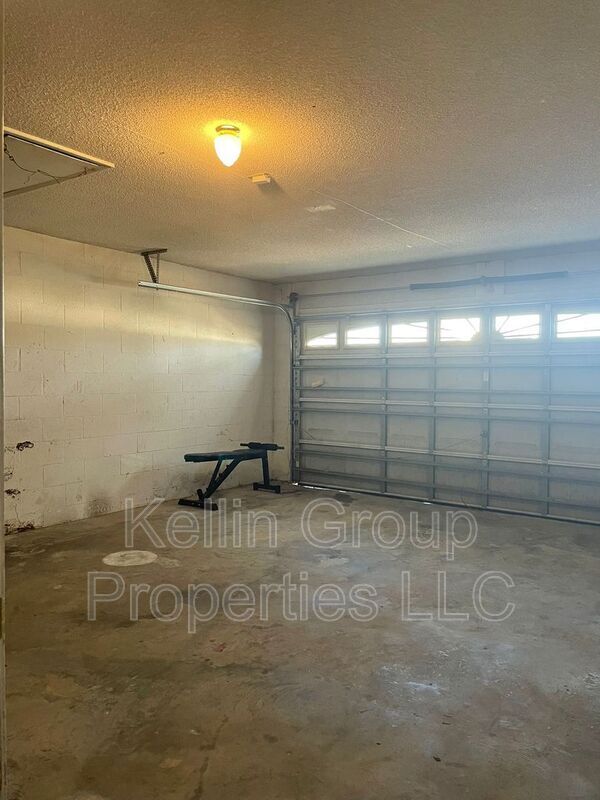 Building Photo - 1145 View Pointe Cir