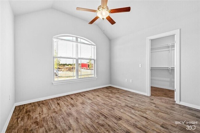 Building Photo - 4446 W Barhem Dr