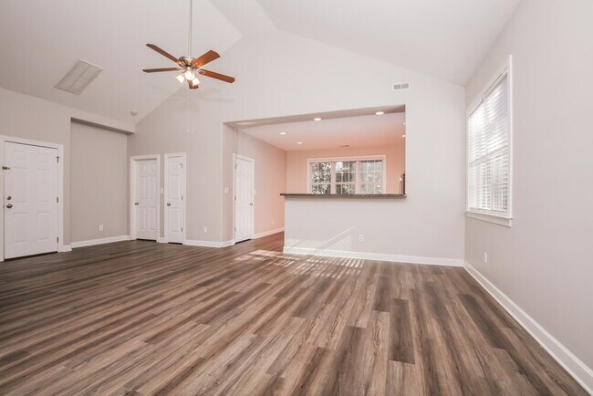 Building Photo - 1036 N Main St