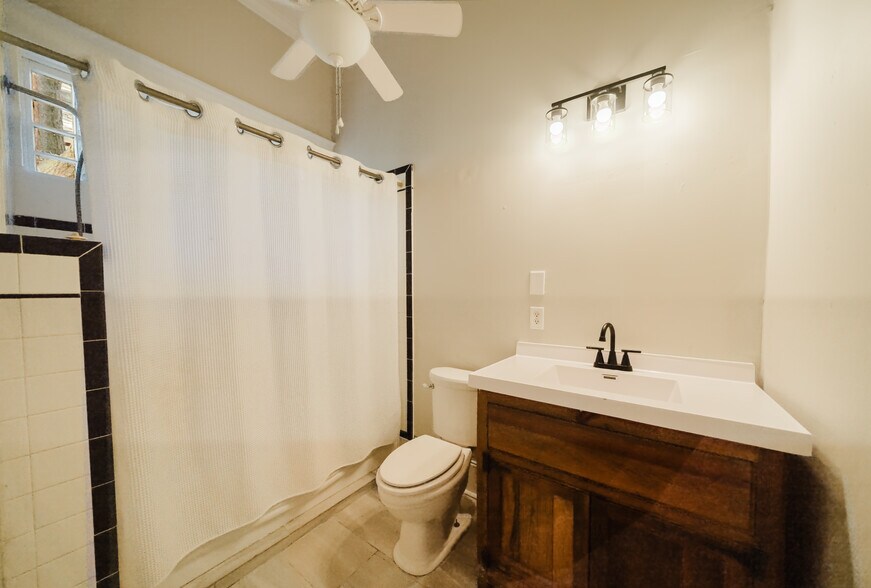 Building Photo - 2533 English Ave