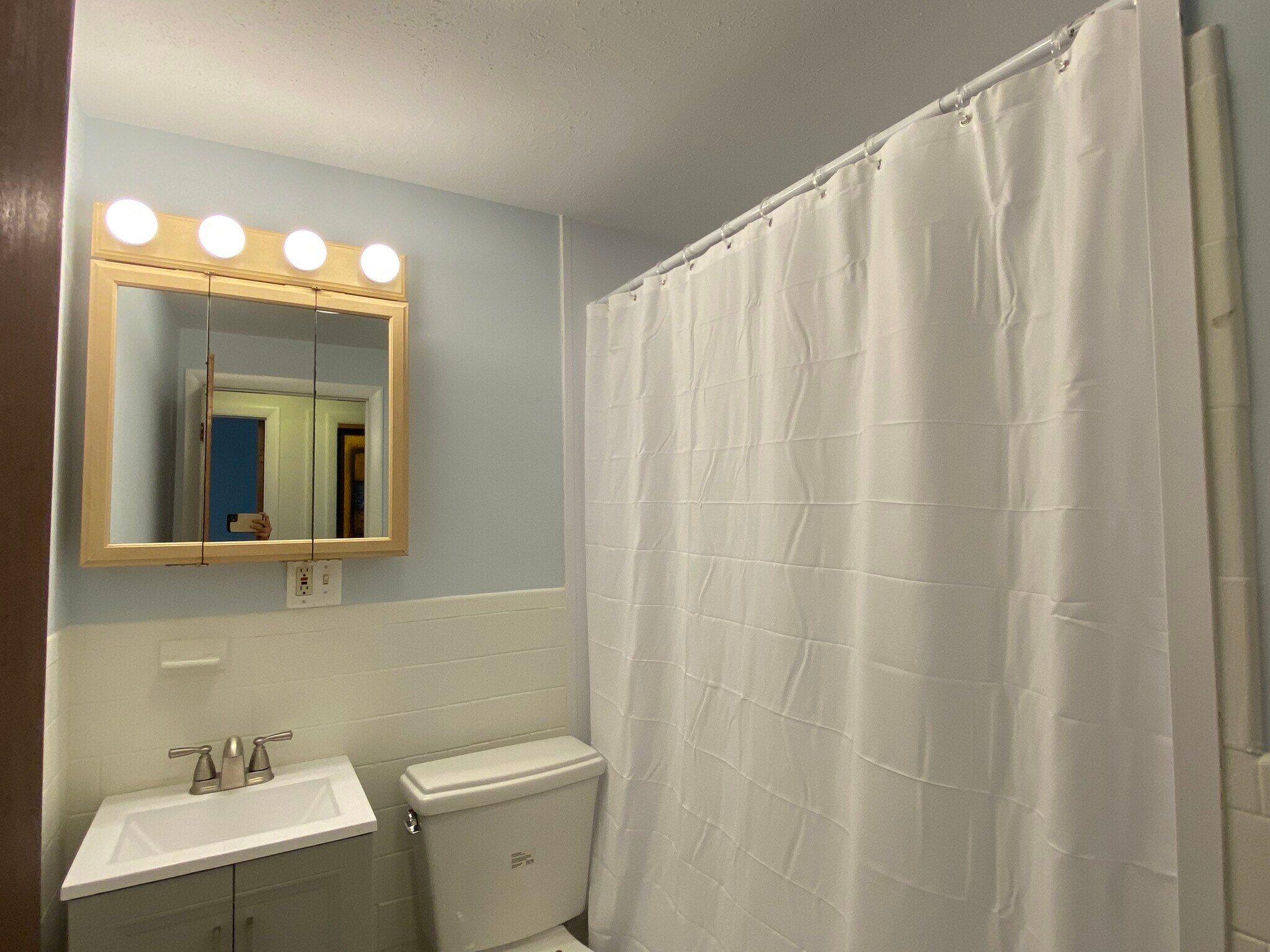 Building Photo - 197 W Wyoming Ave