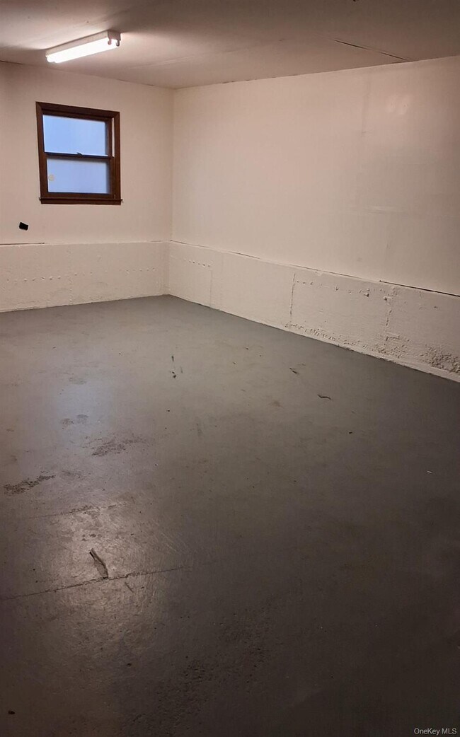 Building Photo - 5 Suzie Dr