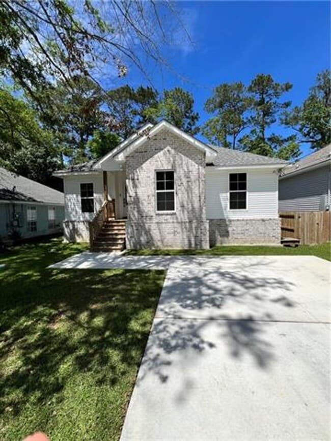 Building Photo - Beautiful One year old 3 BR 2 bath home
