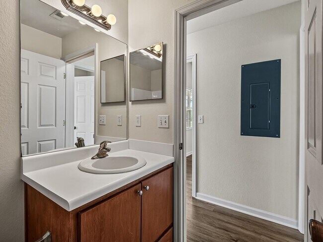 Building Photo - 96 Cochise St