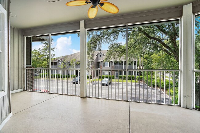 Building Photo - 2 bedroom/ 2 bathroom condo on Southside!