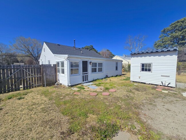 Building Photo - SPACIOUS 3 BEDROOM HOME LOCATED IN NORFOLK...