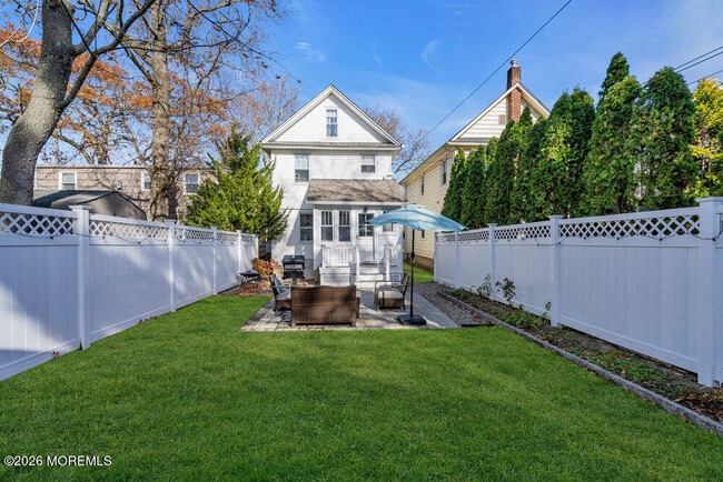 Building Photo - 435 Norwood Ave