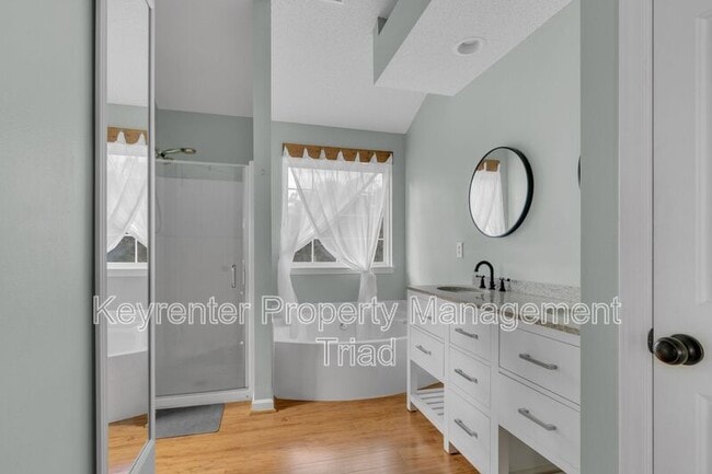 Building Photo - 3391 Valley Crossing Dr