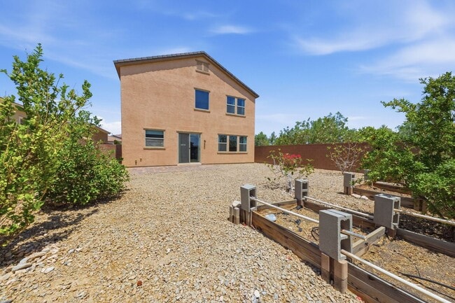 Building Photo - Mountains Edge Gem with Loft, Den & Upgraded Kitchen